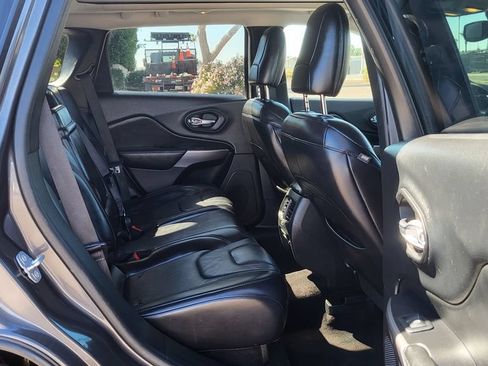 Used 2019 Jeep Cherokee Limited FWD image 23