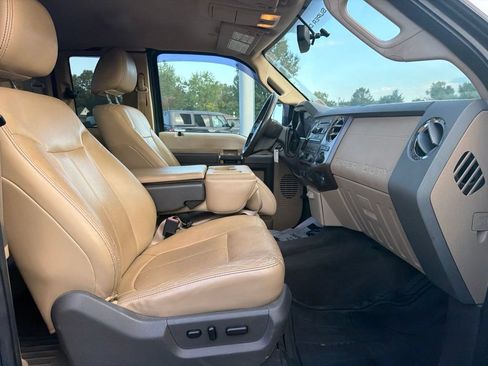 Used 2011 Ford F250 Lariat RWD image 11