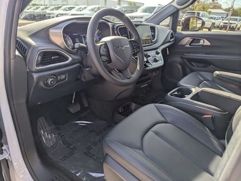 New 2026 Chrysler Pacifica Select w/ S Appearance Package FWD image 15