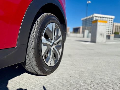 Used 2022 Kia Niro EX image 19