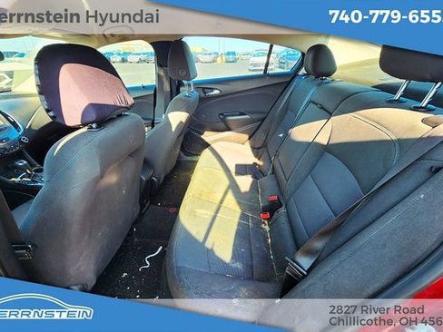 Used 2018 Chevrolet Cruze LT w/ Convenience Package FWD image 7