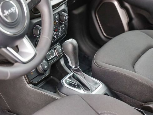 Used 2023 Jeep Renegade Latitude AWD/4WD image 23