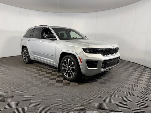 Used 2022 Jeep Grand Cherokee Overland w/ Adv Protech Group III AWD/4WD image 4