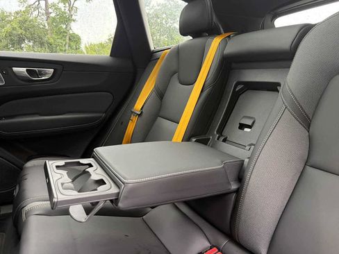 Used 2023 Volvo XC60 B5 Ultimate w/ Climate Package FWD image 23