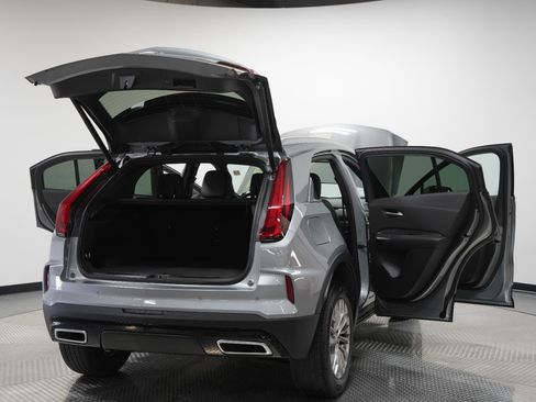 Used 2025 Cadillac XT4 Premium Luxury image 12