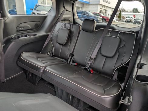 Used 2023 Chrysler Pacifica Limited w/ S Appearance Package image 19