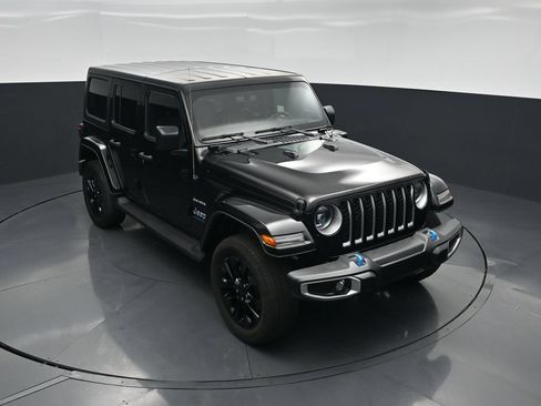 Used 2023 Jeep Wrangler Unlimited Sahara AWD/4WD image 34