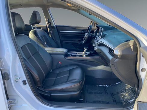 Used 2024 Nissan Altima 2.5 SR FWD image 15