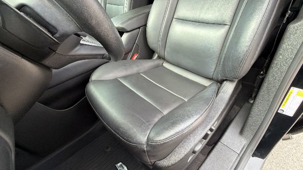 Used 2021 Cadillac XT4 Premium Luxury w/ Cold Weather Package FWD image 15