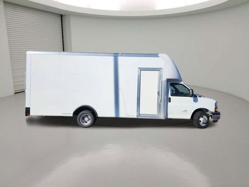 New 2026 Chevrolet Express 4500 w/ Power Convenience Package image 8