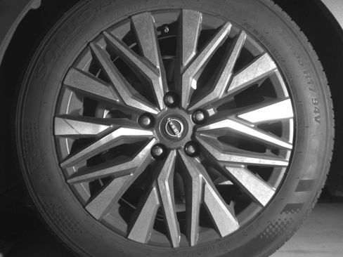Used 2025 Nissan Altima 2.5 SV FWD image 12