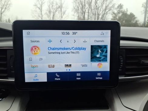 Used 2023 Ford Explorer XLT w/ Equipment Group 202A image 18