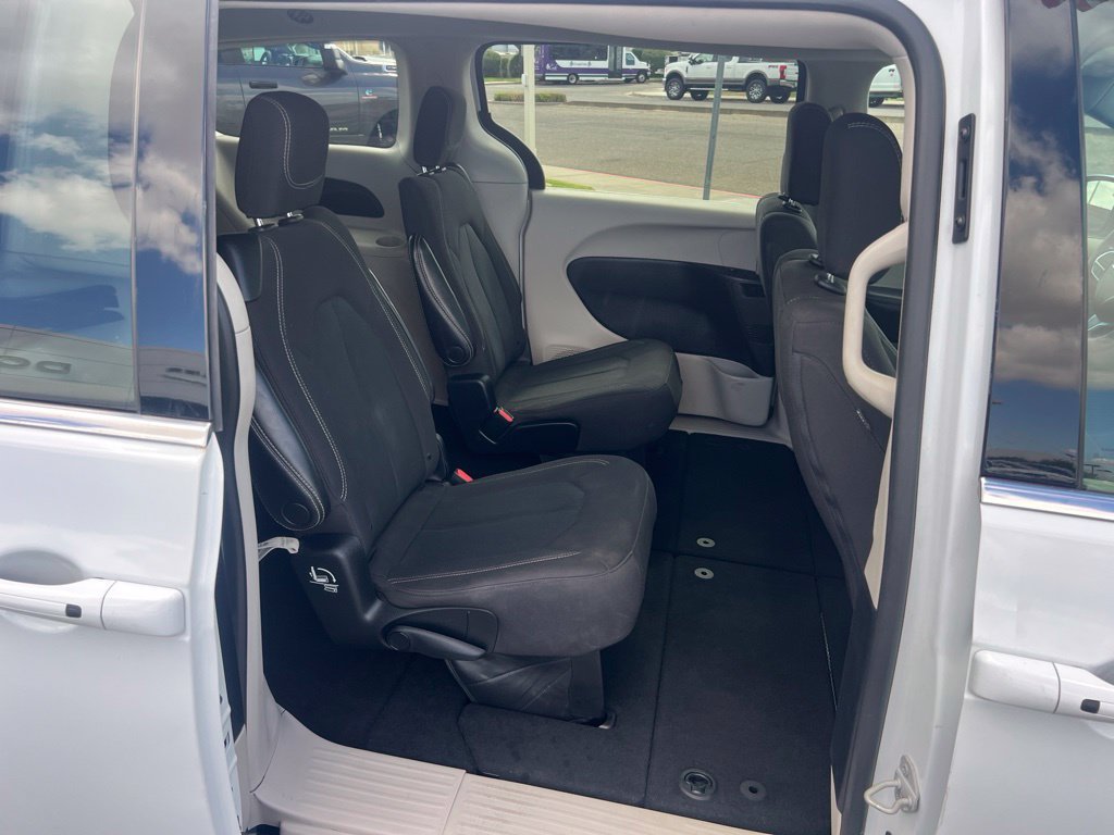 Used 2023 Chrysler Voyager LX FWD image 30