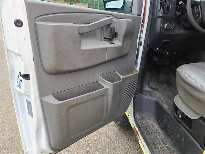 Used 2016 GMC Savana 2500 Extended RWD image 8