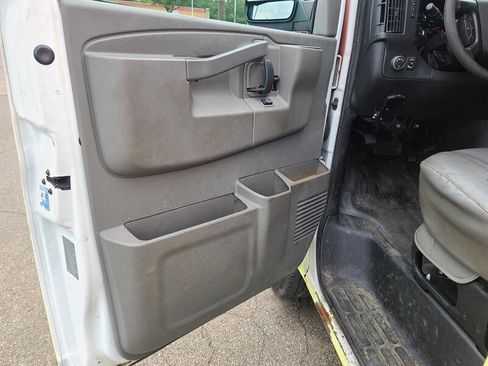 Used 2016 GMC Savana 2500 Extended image 8