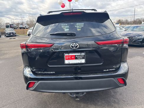 Used 2023 Toyota Highlander XLE image 7
