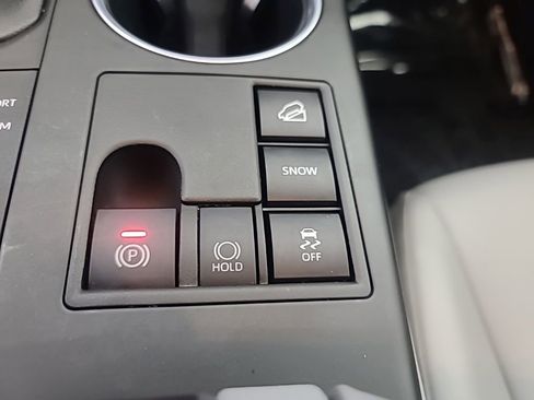 Used 2023 Toyota Highlander XLE AWD/4WD image 38