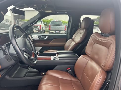 Used 2023 Lincoln Navigator Reserve AWD/4WD image 21