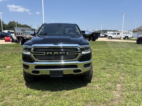 Used 2019 RAM 1500 Laramie AWD/4WD image 2