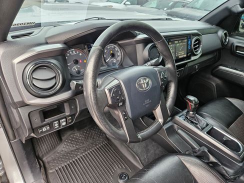 Used 2017 Toyota Tacoma TRD Sport w/ Tow Package (A/T) AWD/4WD image 14