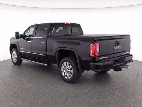 Used 2019 GMC Sierra 2500 Denali w/ Duramax Plus Package AWD/4WD image 3