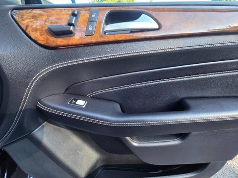 Used 2015 Mercedes-Benz ML 400 ML 400 AWD 4MATIC 4dr SUV image 39