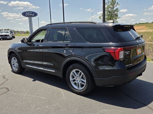 Used 2025 Ford Explorer Active RWD image 9