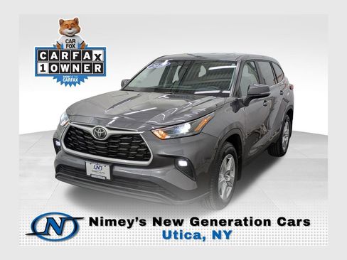 Used 2024 Toyota Highlander LE AWD/4WD image 1