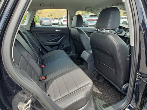 Certified 2024 Volkswagen Jetta SE w/ Black Wheel Package FWD image 11