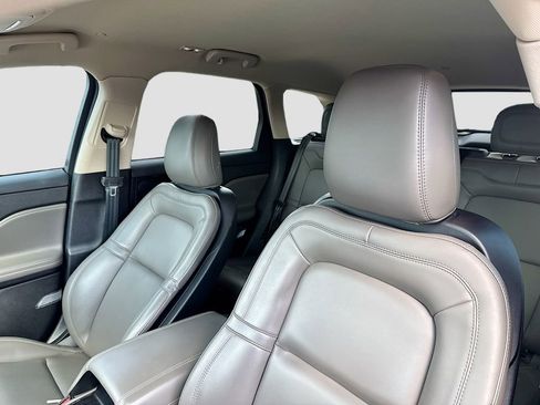 Used 2023 Lincoln Corsair FWD image 12