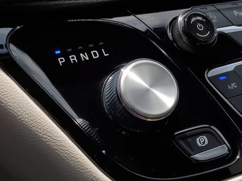 Used 2024 Chrysler Pacifica Touring-L FWD image 20