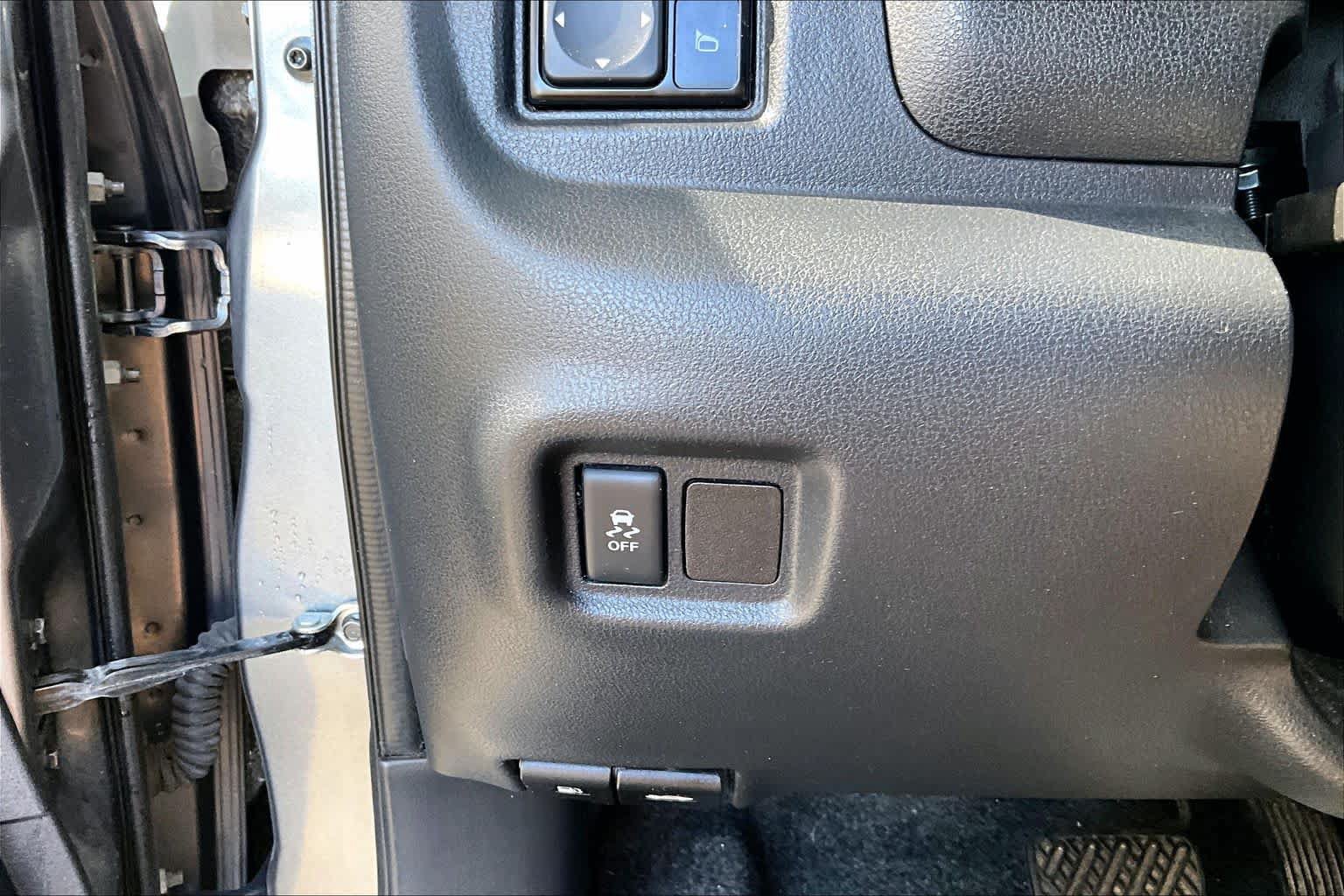 Used 2016 Nissan Versa SV FWD image 33