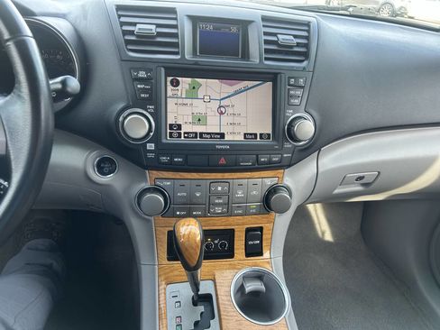 Used 2010 Toyota Highlander Limited image 26