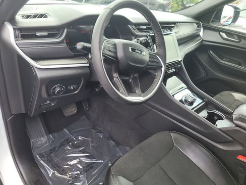 Certified 2024 Jeep Grand Cherokee L Altitude image 18