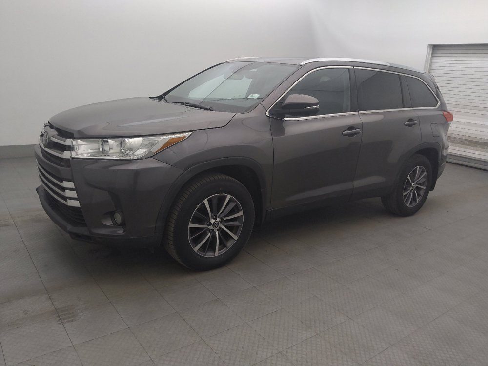 Used 2019 Toyota Highlander XLE AWD/4WD image 2
