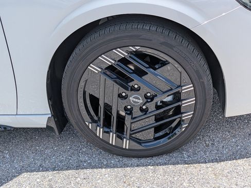 Used 2026 Nissan Sentra SR w/ SR Premium Package FWD image 11