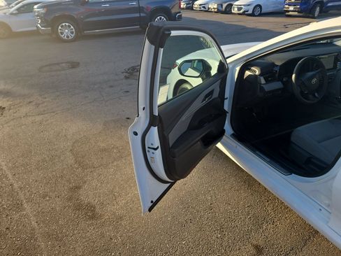 Used 2025 Toyota Camry LE FWD image 10