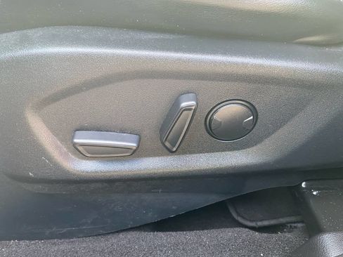Used 2019 Ford Explorer XLT w/ Equipment Group 202A AWD/4WD image 22