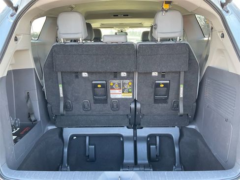 Used 2024 Toyota Sienna XLE image 26