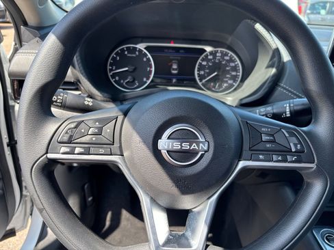 Used 2025 Nissan Sentra SV FWD image 25