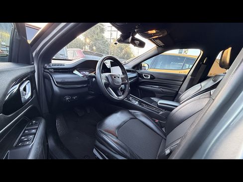 Used 2022 Jeep Compass Latitude FWD image 5