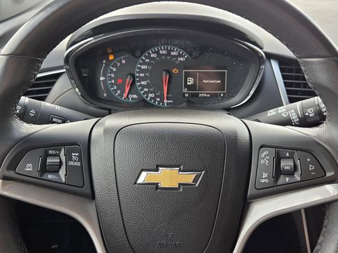 Used 2022 Chevrolet Trax LT w/ LT Convenience Package image 18