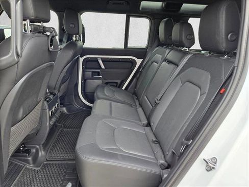Used 2023 Land Rover Defender 110 X-Dynamic SE image 17