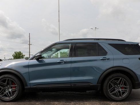 Used 2025 Ford Explorer ST AWD/4WD image 9