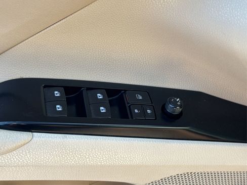 Used 2018 Toyota Camry LE image 36