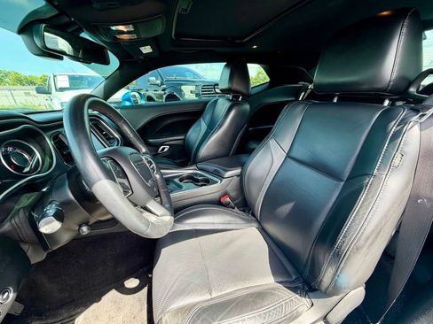 Used 2015 Dodge Challenger R/T Plus RWD image 9