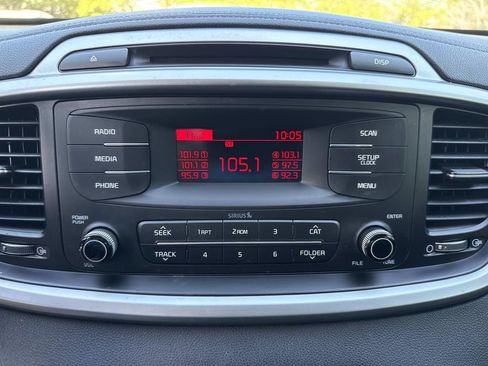 Used 2017 Kia Sorento L FWD image 28