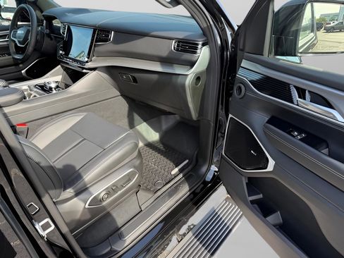 New 2026 Jeep Grand Wagoneer Limited AWD/4WD image 16