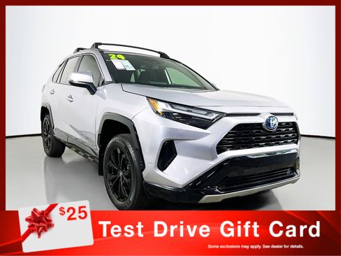 Used 2024 Toyota RAV4 SE image 1