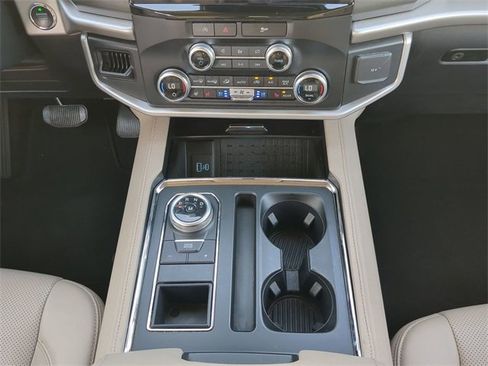 Used 2024 Ford Expedition Max XLT image 23